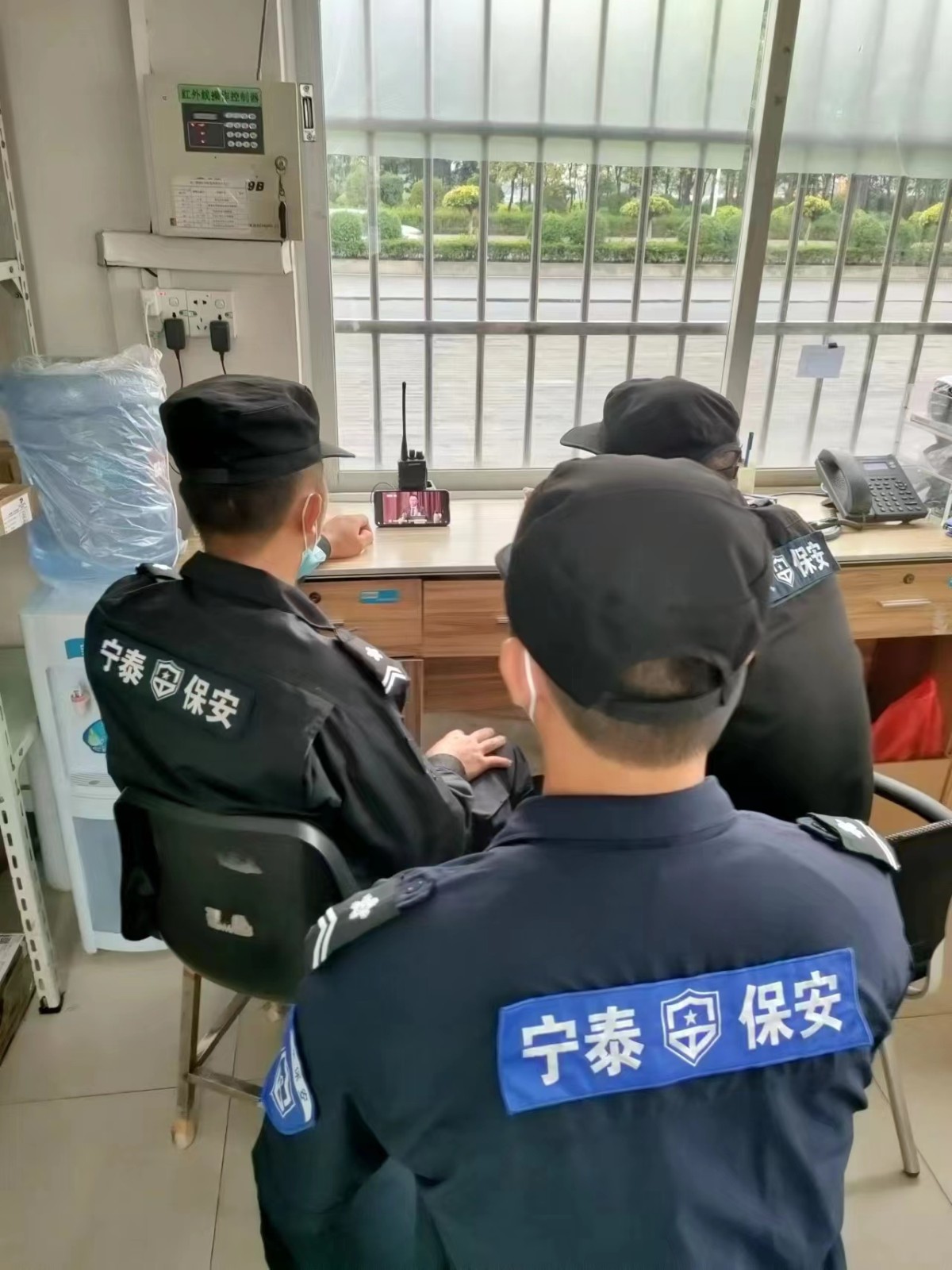 【商会动态】创新引领发展 法治护航企业——我商会组织收看东莞市第十三届“以法兴企”文化沙龙