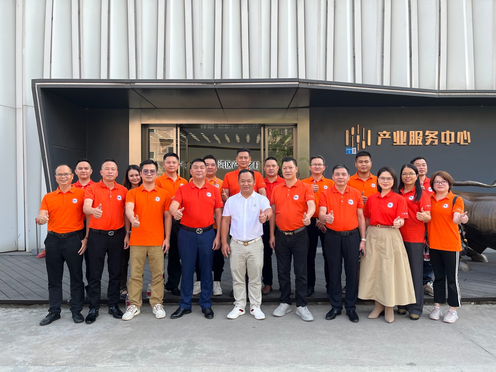 广州市广西商会会长覃录强一行莅临商会交流座谈
