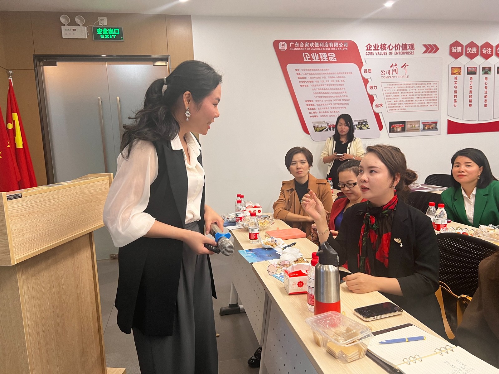 女企委动态 | 走进副会长单位——广东合家欢便利店有限公司暨女性成长主题沙龙
