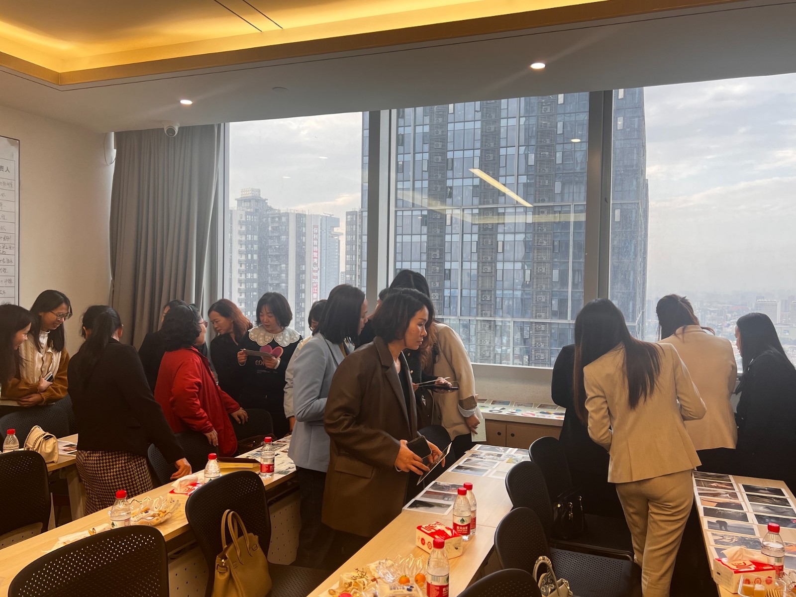 女企委动态 | 走进副会长单位——广东合家欢便利店有限公司暨女性成长主题沙龙