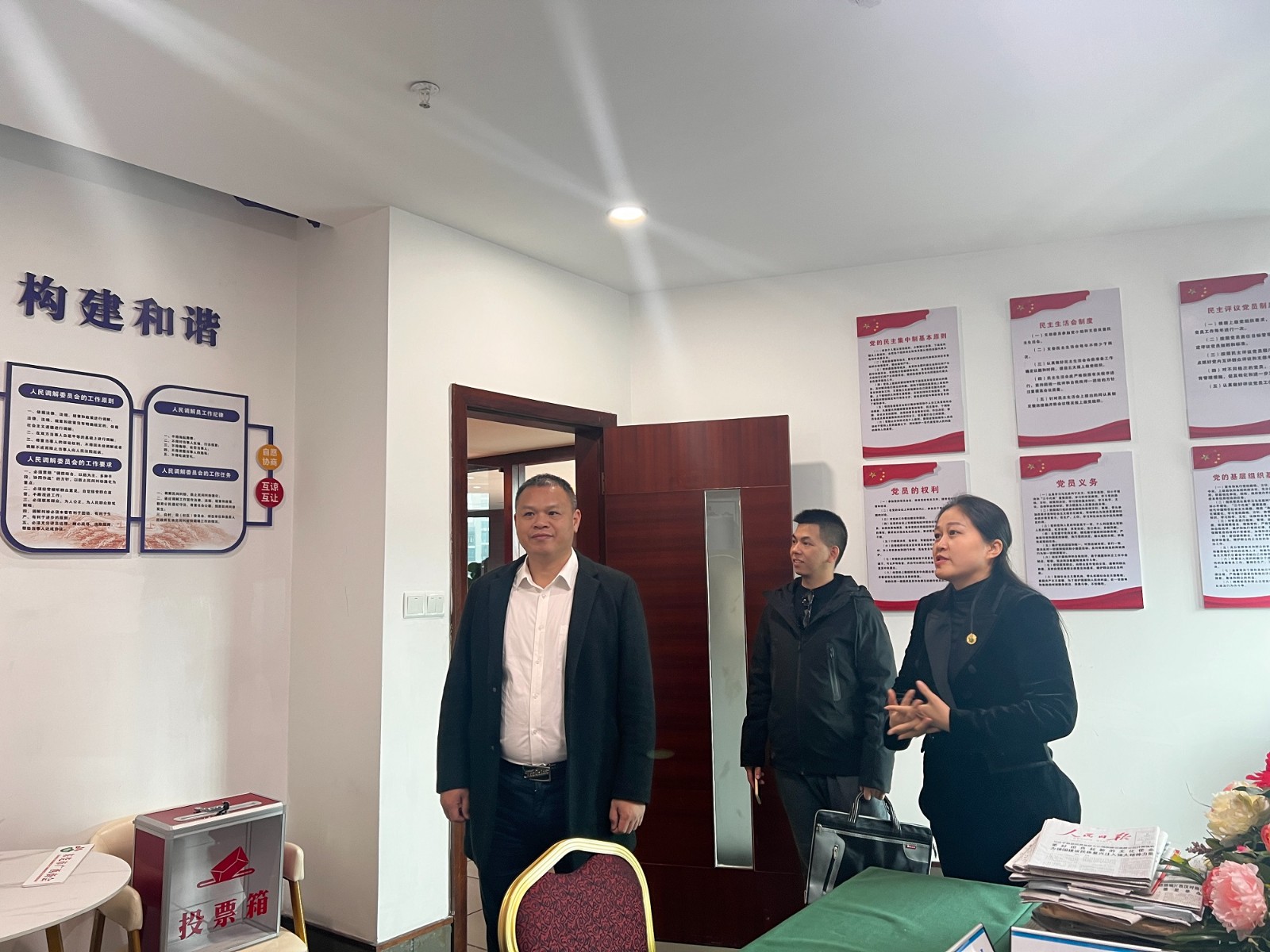 东莞市工商联联络部部长李立华莅临我商会交流座谈
