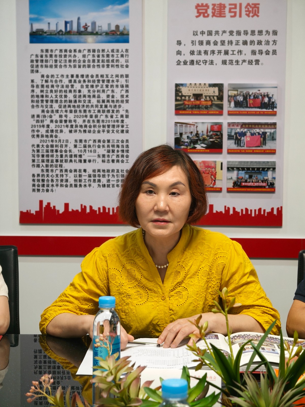 广西医科大学外国语学院院长周秀琼一行前来商会举行学生就业对接座谈