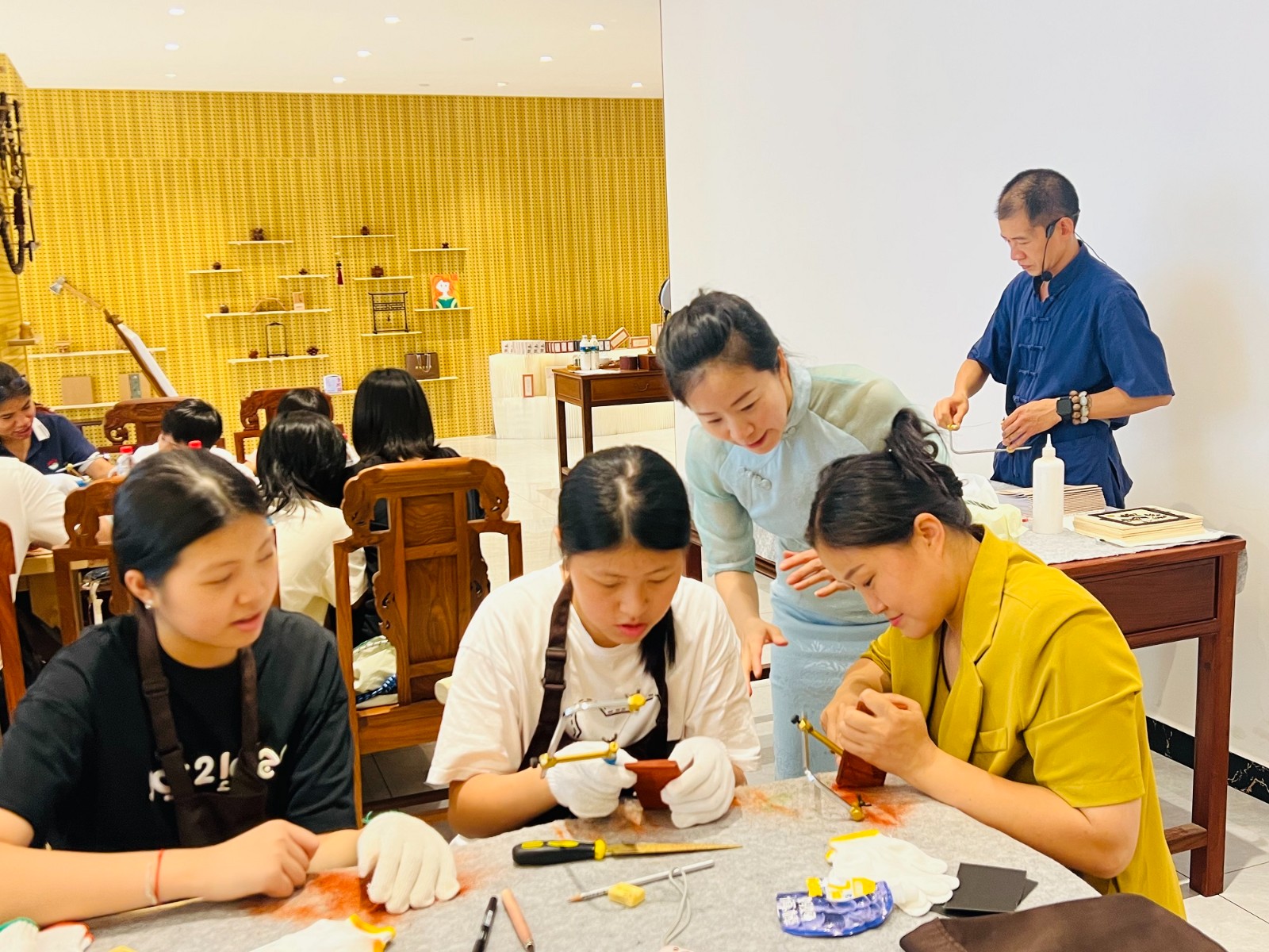2024年“我是非遗小达人”亲子木艺活动圆满举行