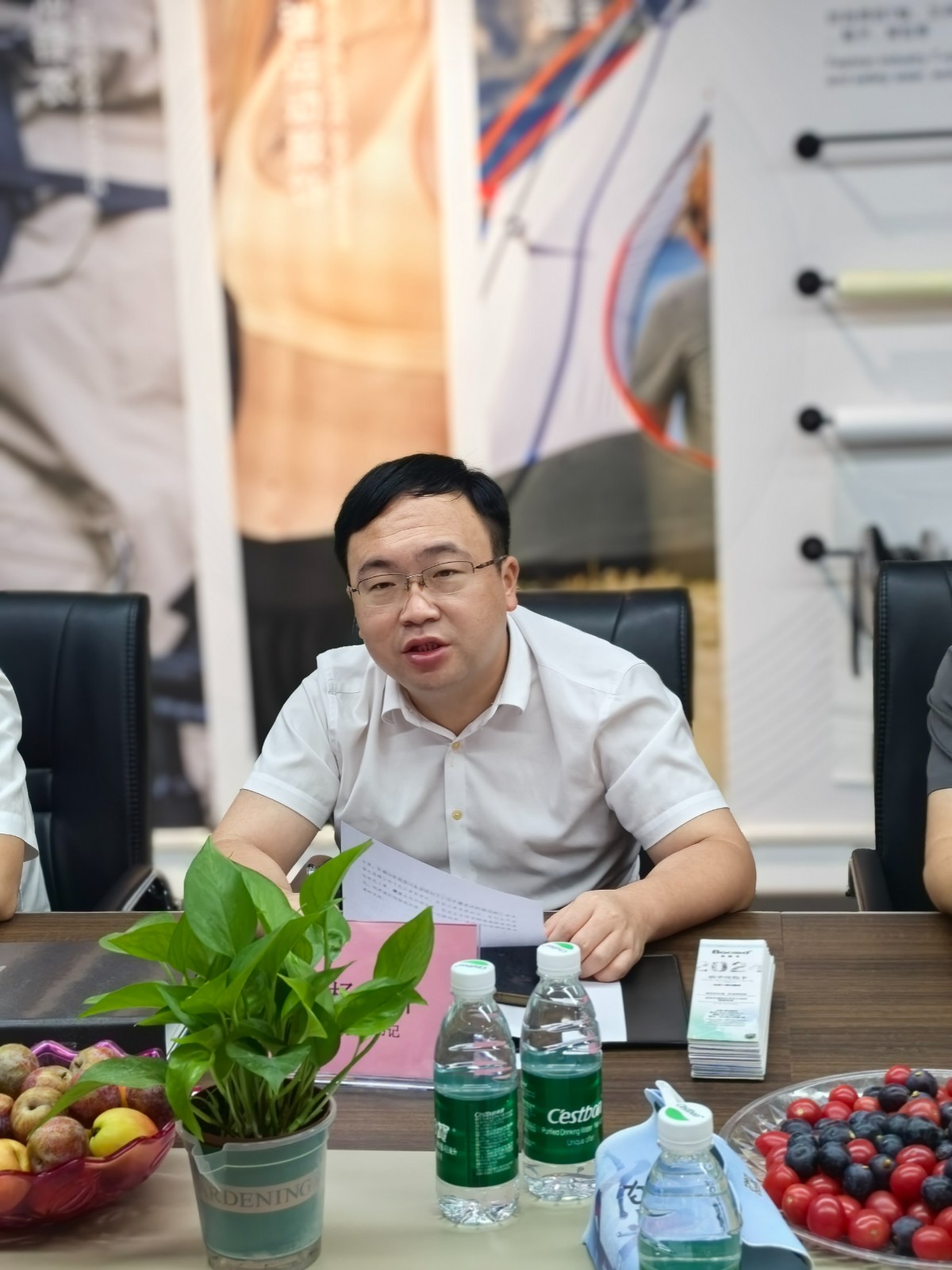 广西浦北县县委书记杨永冲一行到访我商会常务副会长单位考察交流