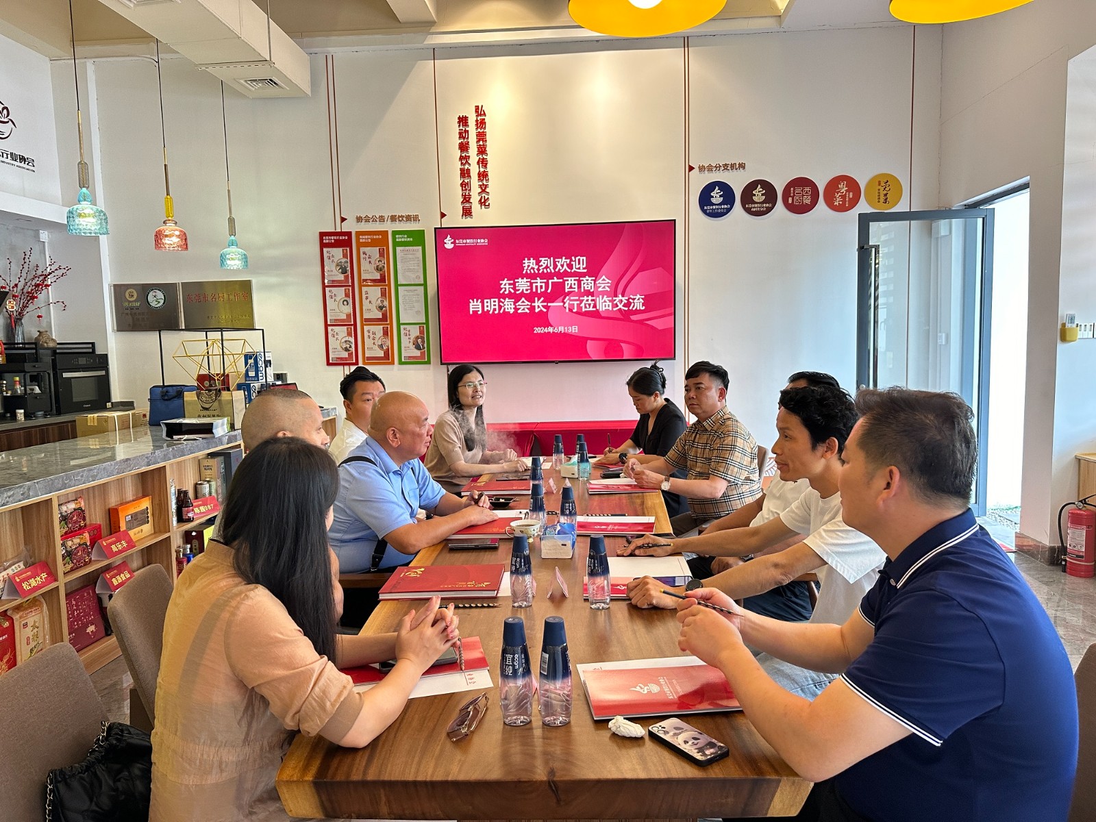 我商会会长肖明海带队拜访东莞市餐饮行业协会